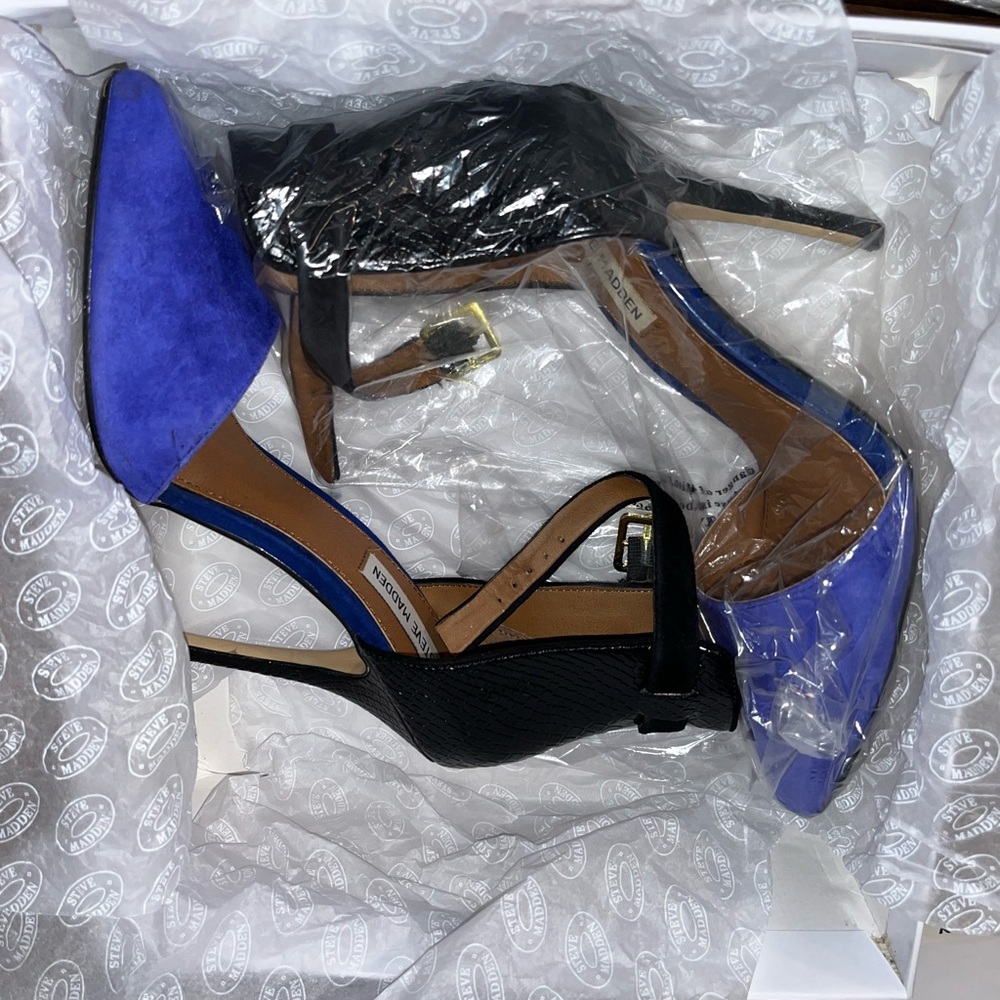 Size 7.5 Steve Madden heel blue and black